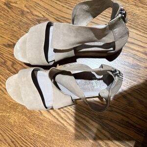 Eileen Fisher Sandals Oyster Color size 8.5